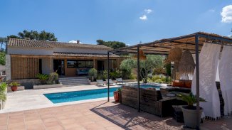 JOLIE VILLA FAMILIALE DE PLAIN-PIED DE 7 PIÈCES ET 166 M² AVEC JARDIN PAYSAGÉ ET PISCINE - Velaux (13880)