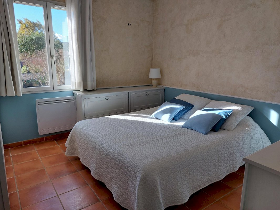 Très belle villa individuelle de plain pied à St Maximin La Ste Baume - Photo 10 - Saint-Maximin-la-Sainte-Baume