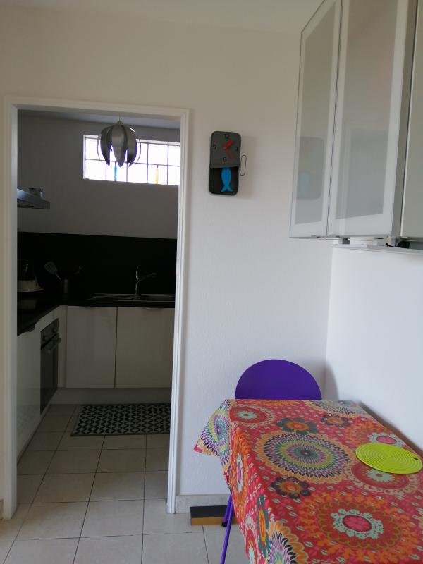 Beau studio. T1 BIS avec ascenseur et garage, centre ville de Sanary sur Mer - Photo 10 - Sanary-sur-Mer