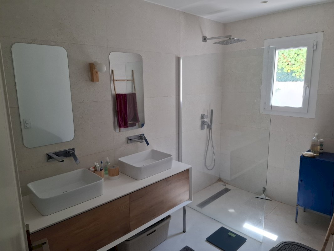 Maison harmonieuse 5 pièces 133m2 Fréjus - Photo 10 - Fréjus