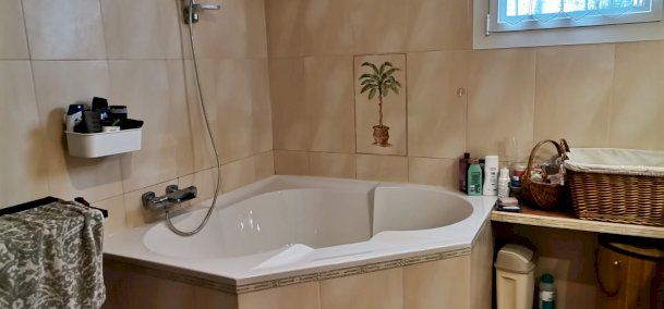 Maison individuelle sur 1 étage avec piscine et spa | À 1km de la plage - Photo 11 - Six-Fours-les-Plages