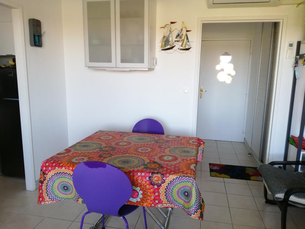 Beau studio. T1 BIS avec ascenseur et garage, centre ville de Sanary sur Mer - Photo 11 - Sanary-sur-Mer