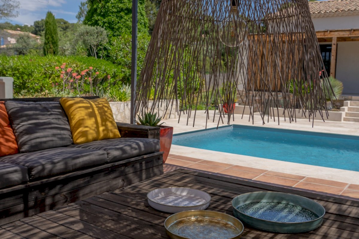 JOLIE VILLA FAMILIALE DE PLAIN-PIED DE 7 PIÈCES ET 166 M² AVEC JARDIN PAYSAGÉ ET PISCINE - Photo 11 - Velaux