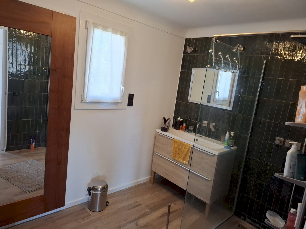 Maison harmonieuse 5 pièces 133m2 Fréjus - Photo 11 - Fréjus