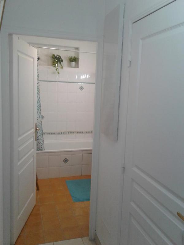 Beau studio. T1 BIS avec ascenseur et garage, centre ville de Sanary sur Mer - Photo 12 - Sanary-sur-Mer