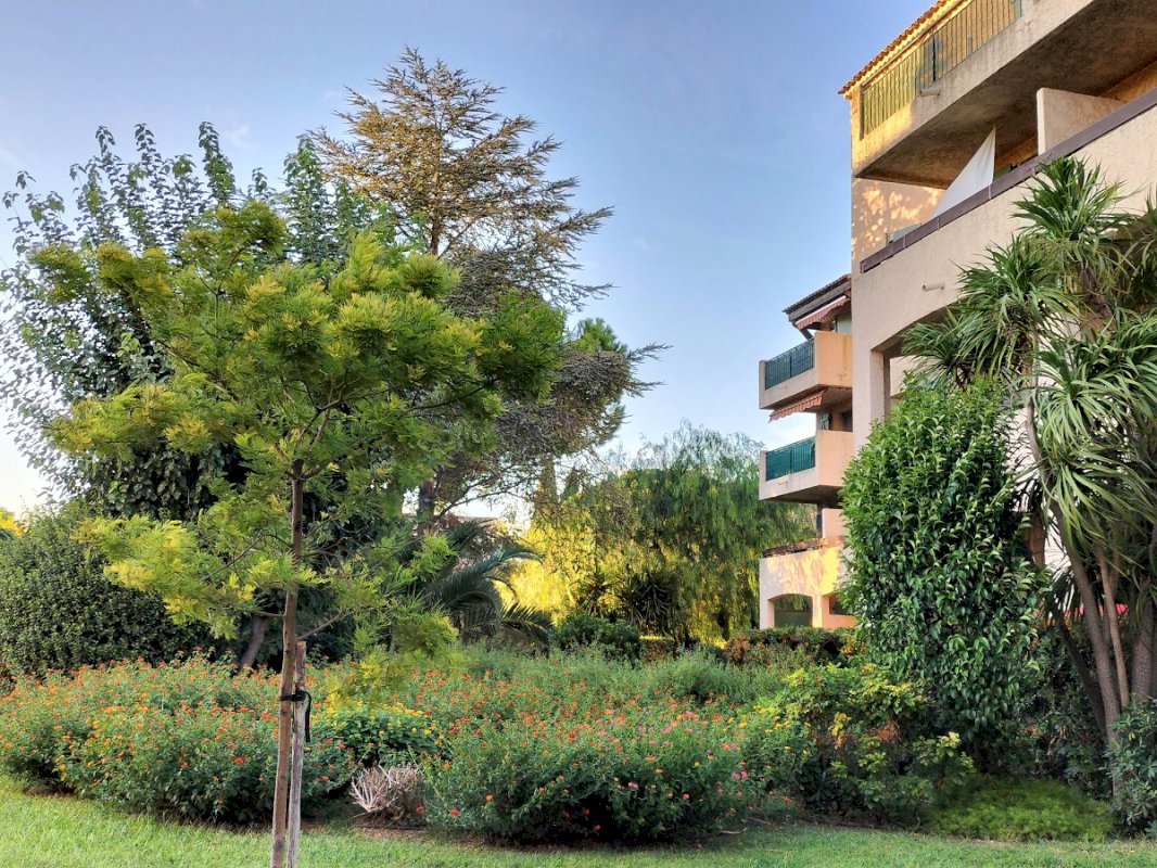 APPARTEMENT T3 / REZ DE JARDIN - Photo 1 - Sanary-sur-Mer