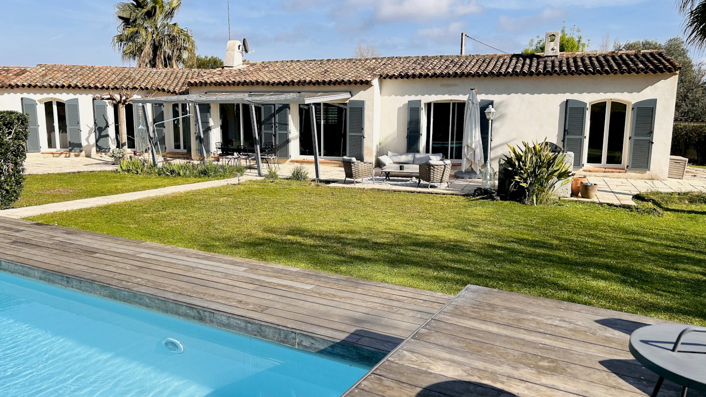 Maison plain pied - Photo 1 - Solliès-Ville
