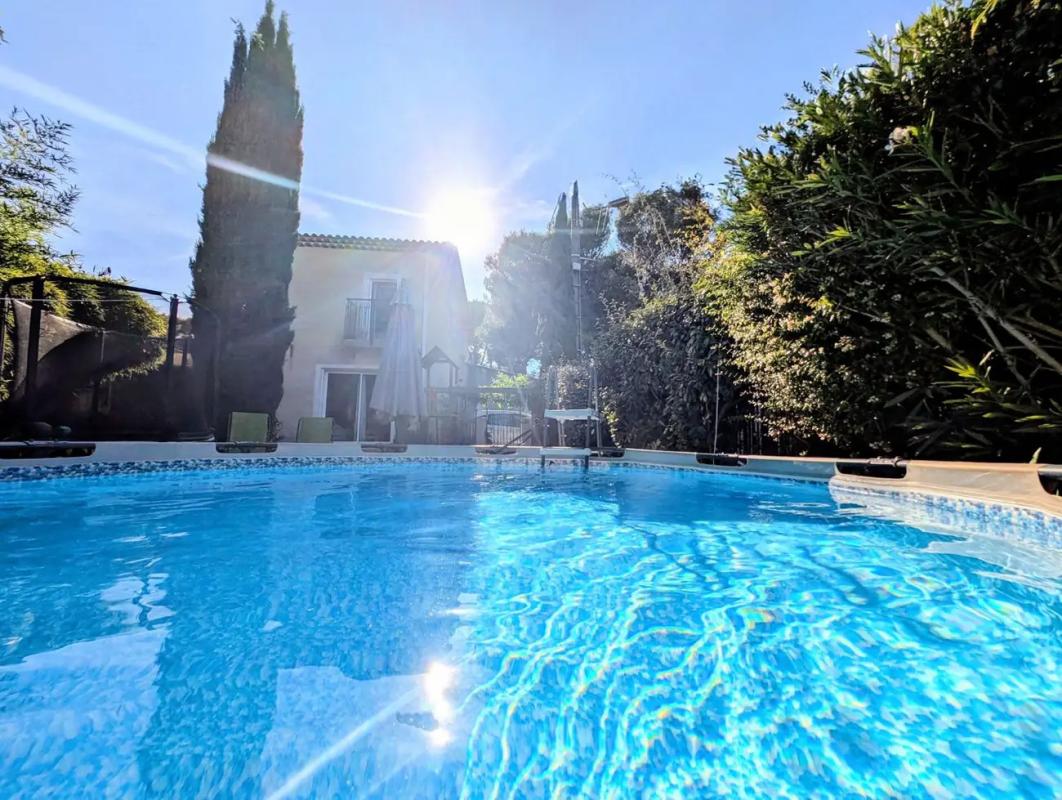 Maison T5 - 115 m² avec jardin - Saint Mitre les Remparts (Varage) - Photo 1 - Saint-Mitre-les-Remparts