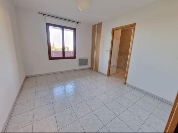 Appartement T2 / Très bon état - Photo 2 - Saint-Martin-de-Crau