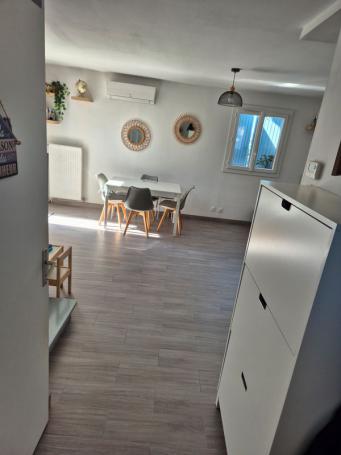 Appartement T3 avec terrasse - Photo 2 - Vitrolles