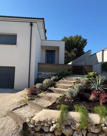 Maison 5 pièces de 160 m² - Photo 2 - Jonquerettes
