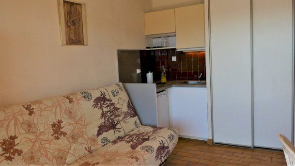 VENDS CHARMANT T1 MEUBLE VUE MER - Photo 3 - Bandol