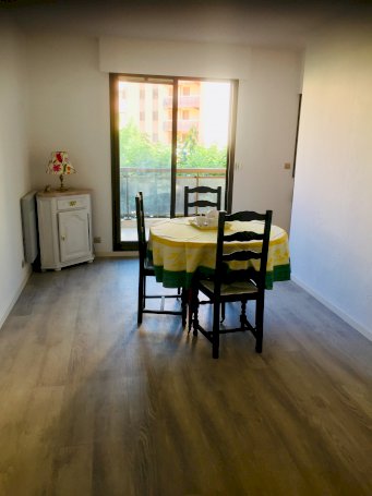 Joli 2 pièces entièrement rénové - Photo 3 - Le Lavandou