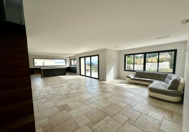 Maison 5 pièces de 160 m² - Photo 3 - Jonquerettes
