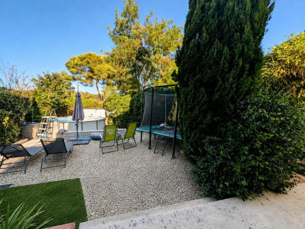 Maison T5 - 115 m² avec jardin - Saint Mitre les Remparts (Varage) - Photo 3 - Saint-Mitre-les-Remparts