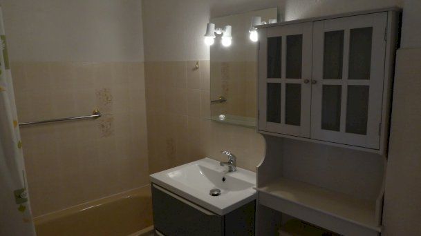 VENDS CHARMANT T1 MEUBLE VUE MER - Photo 4 - Bandol