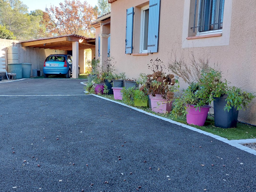 Très belle villa individuelle de plain pied à St Maximin La Ste Baume - Photo 4 - Saint-Maximin-la-Sainte-Baume