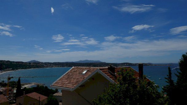 VENDS CHARMANT T1 MEUBLE VUE MER - Photo 5 - Bandol