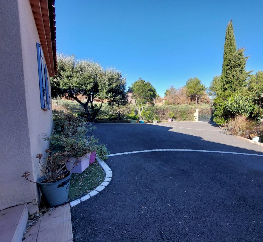 Très belle villa individuelle de plain pied à St Maximin La Ste Baume - Photo 5 - Saint-Maximin-la-Sainte-Baume