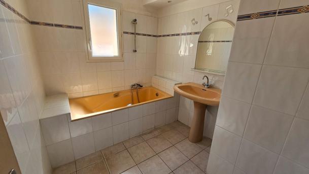 Mas de 120 m² / Cadre exceptionnel - Photo 5 - Mazan