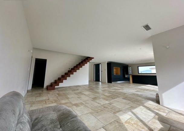 Maison 5 pièces de 160 m² - Photo 5 - Jonquerettes