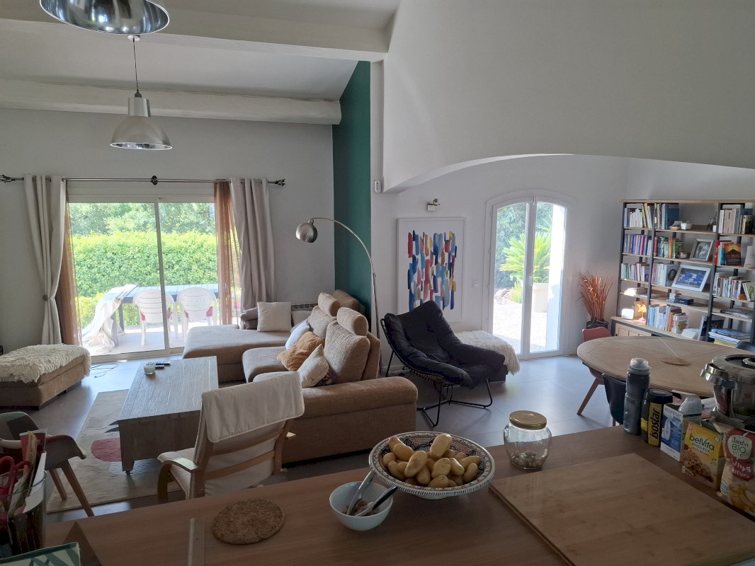 Maison harmonieuse 5 pièces 133m2 Fréjus - Photo 5 - Fréjus