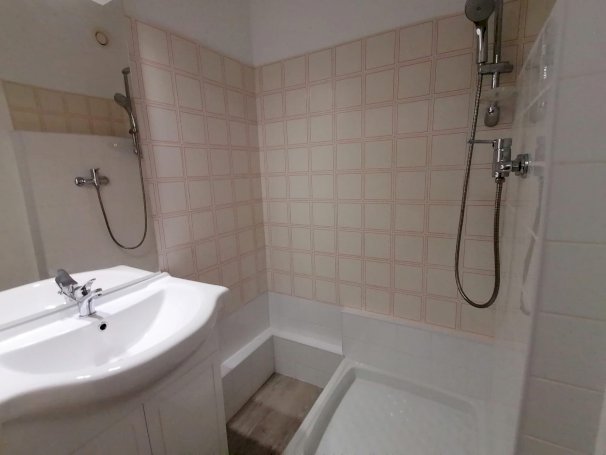 Joli 2 pièces entièrement rénové - Photo 6 - Le Lavandou