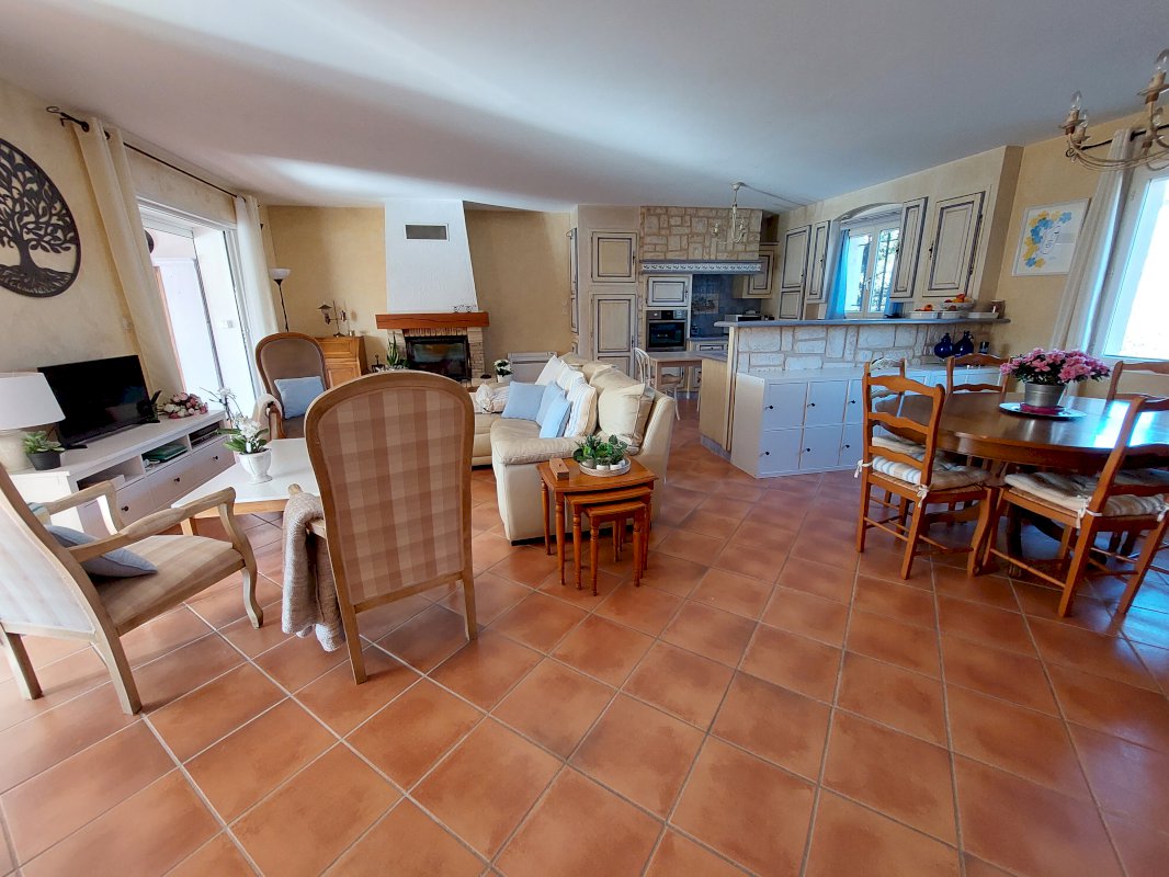 Très belle villa individuelle de plain pied à St Maximin La Ste Baume - Photo 6 - Saint-Maximin-la-Sainte-Baume