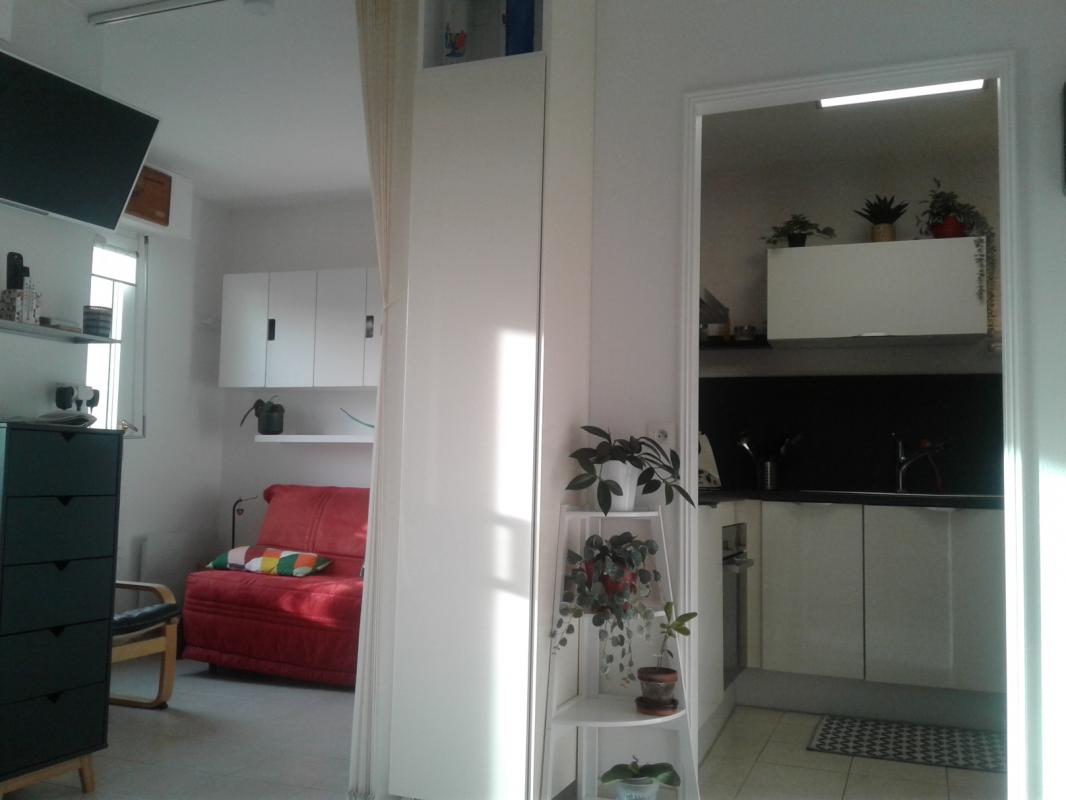 Beau studio. T1 BIS avec ascenseur et garage, centre ville de Sanary sur Mer - Photo 6 - Sanary-sur-Mer