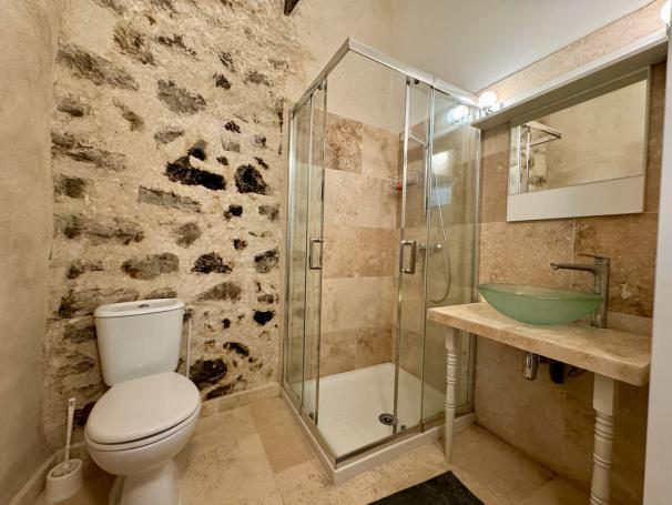 Appartement rénové / 3 pièces / 78 m² - Photo 7 - Saint-Julien-du-Verdon