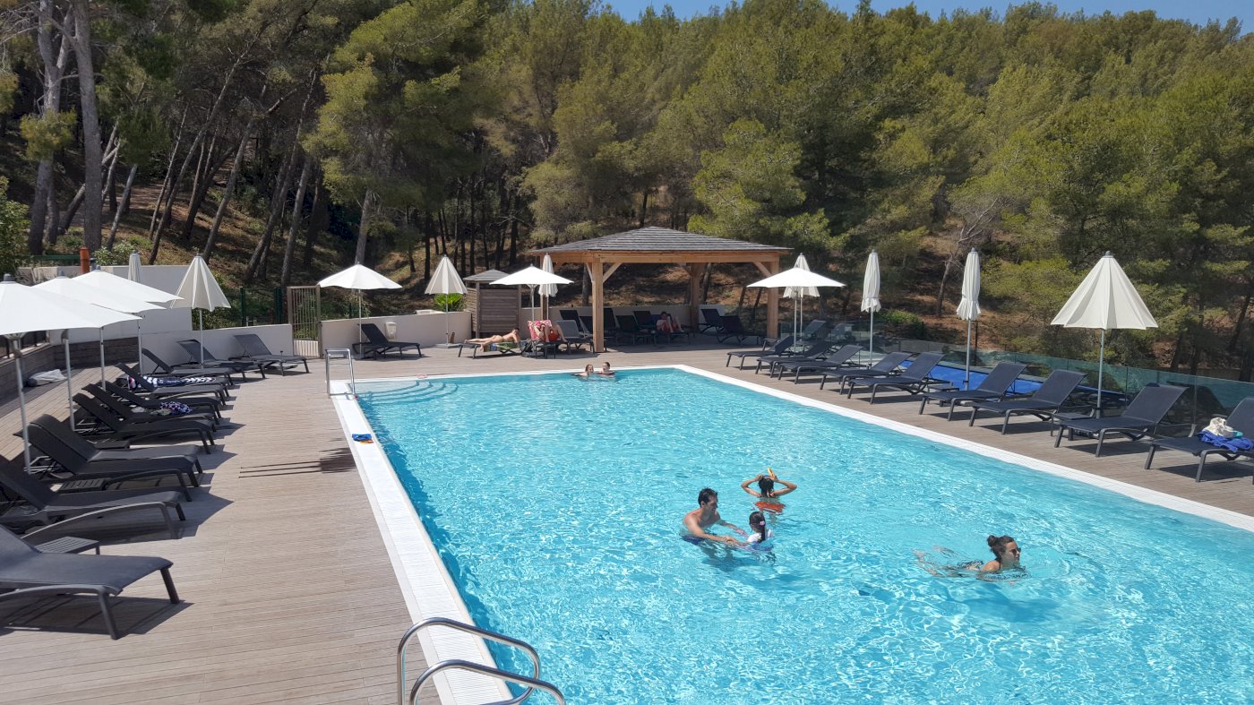 Grand F3 en rez-de-jardin et vue mer - Photo 7 - Saint-Cyr-sur-Mer