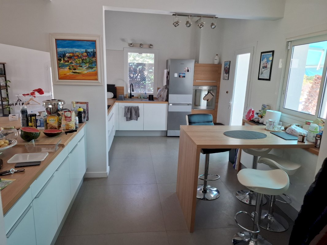 Maison harmonieuse 5 pièces 133m2 Fréjus - Photo 7 - Fréjus