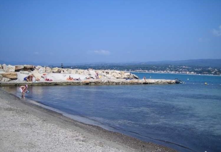 Grand F3 en rez-de-jardin et vue mer - Photo 8 - Saint-Cyr-sur-Mer