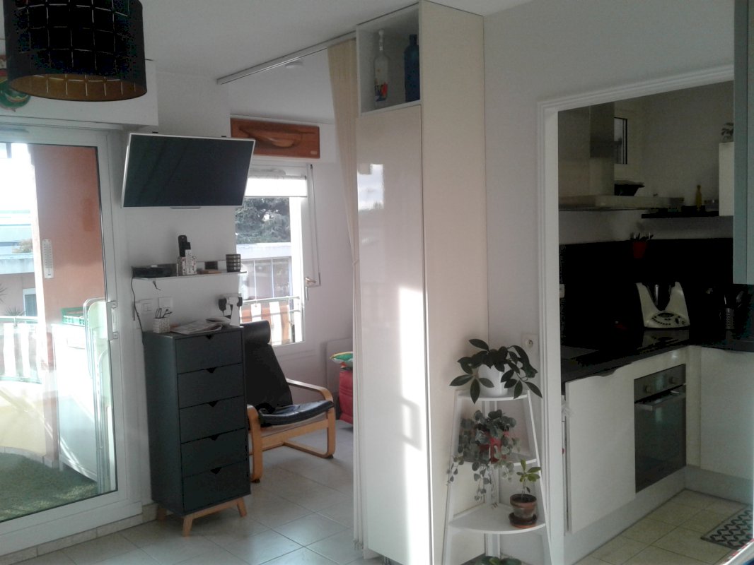 Beau studio. T1 BIS avec ascenseur et garage, centre ville de Sanary sur Mer - Photo 9 - Sanary-sur-Mer