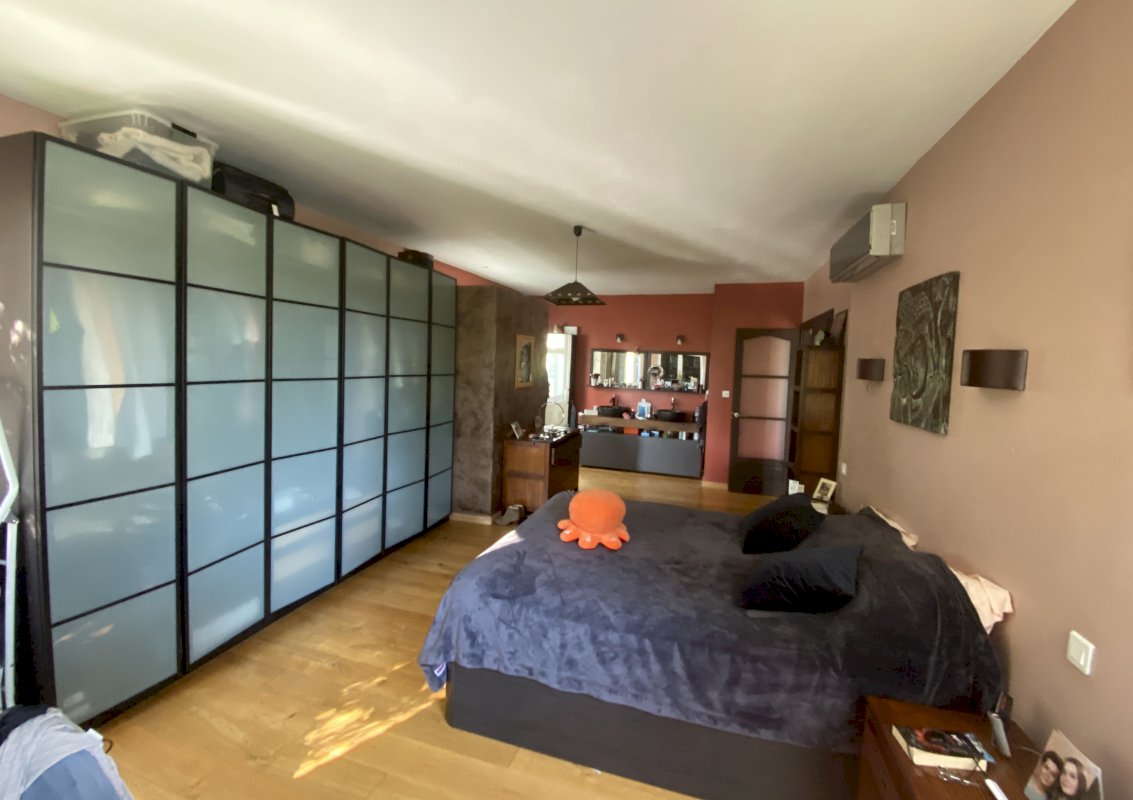 Superbe Maison de 175 m² avec 4 Chambres, Suite Parentale, et un étage type Loft - Photo 9 - La Garde